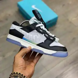 DUNK NEGRA GRIS