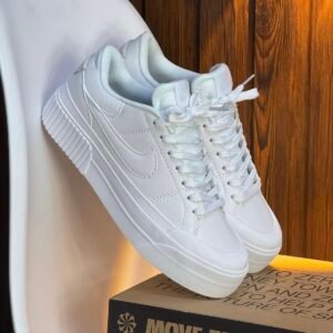 NIKE COURT BLANCA