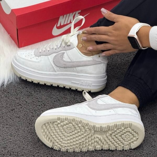 NIKE COURT PLATAFORMA BEIGE
