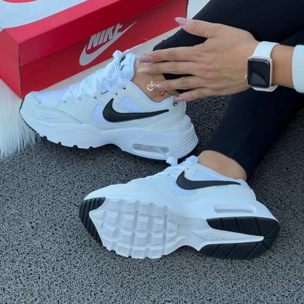 NIKE PATTA BLANCA NEGRA