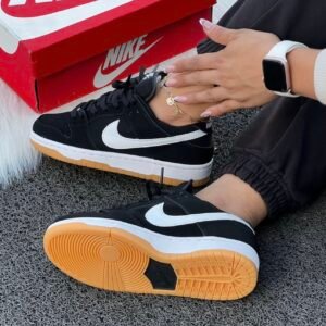 NIKE SB DUNK NEGRA SUELA GOMA