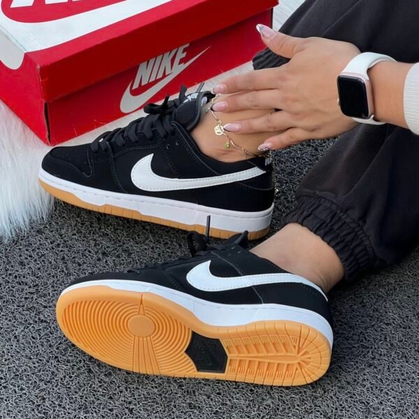 NIKE SB DUNK NEGRA SUELA GOMA