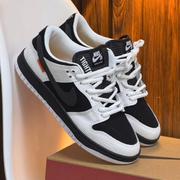 NIKE SB DUNK NEGRA BLANCA LOW