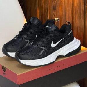 NIKE SKY PLATAFORMA NEGRA BLANCA