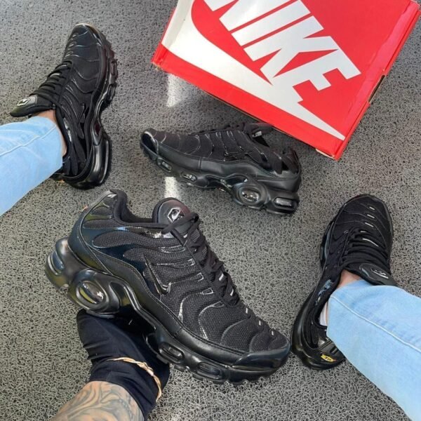 NIKE TN NEGRA