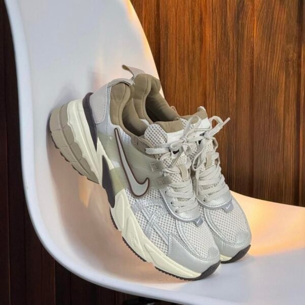 NIKE V2K GRIS BEIGE