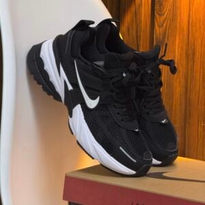NIKE V2K NEGRA BLANCA